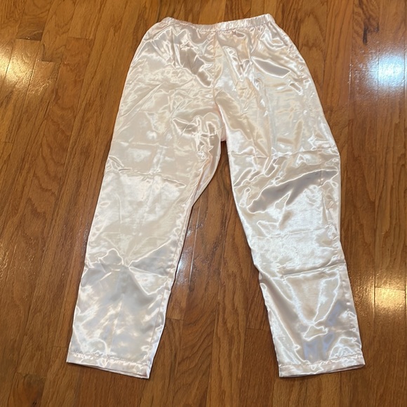 Rosa’s Closet Women Pajama Set Size Medium Pink Floral top solid pants Buttons - Picture 9 of 13